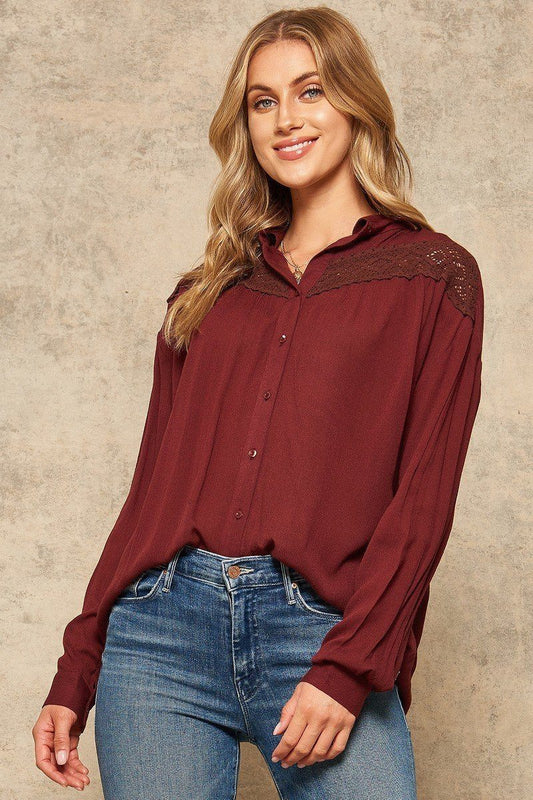 A Crinkled Woven Shirt Featuring Basic Collar Smile Sparker