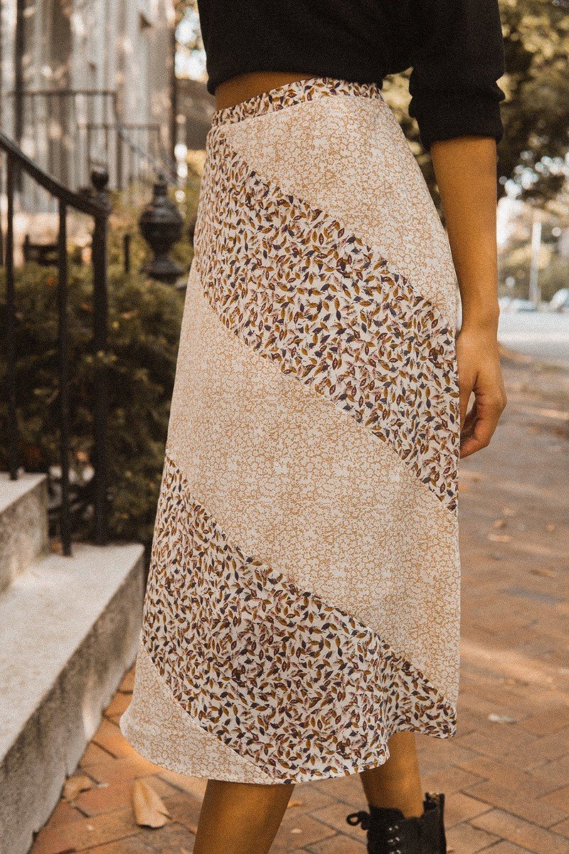 A Floral-print Woven Midi Skirt Smile Sparker