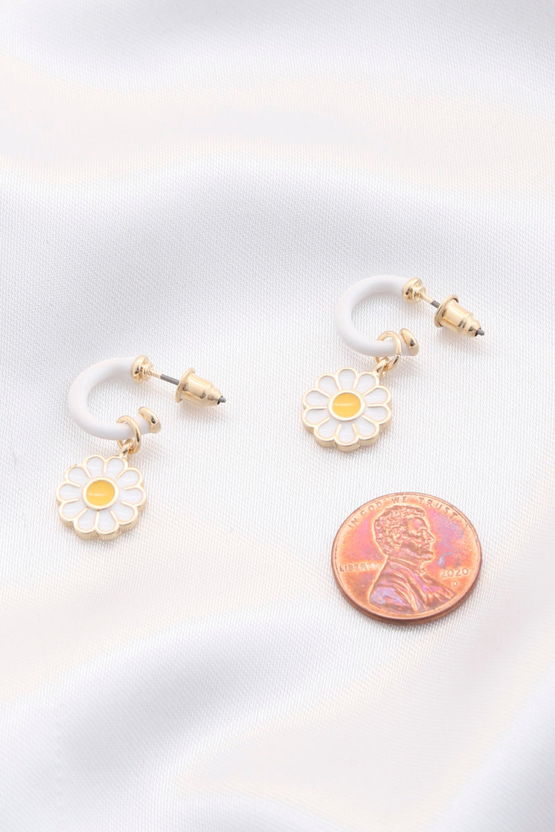 Daisy Charm Open Circle Earring Smile Sparker