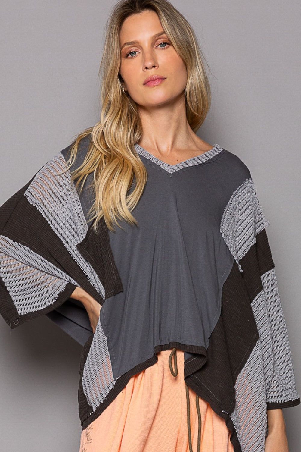 POL High-Low Contrast V-Neck Top - Charcoal / S - TOPS - Charcoal